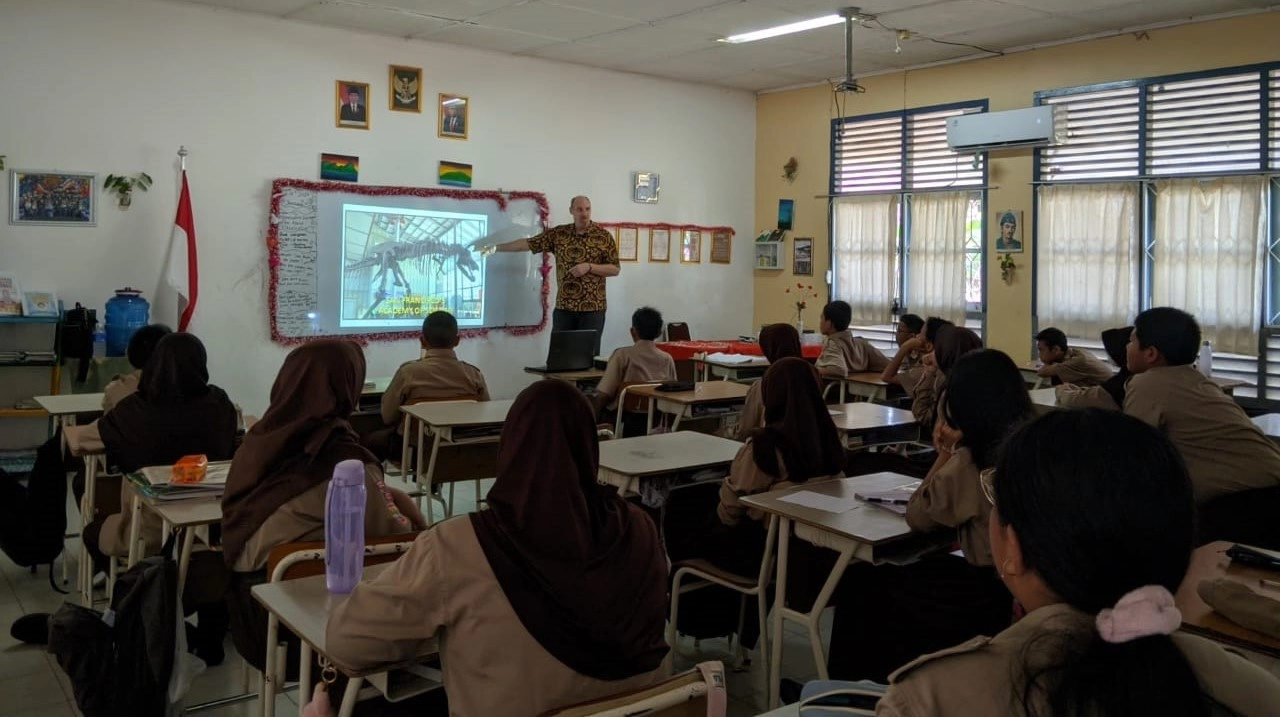 Memiliki Kelas Bilingual Pada Unit SMP