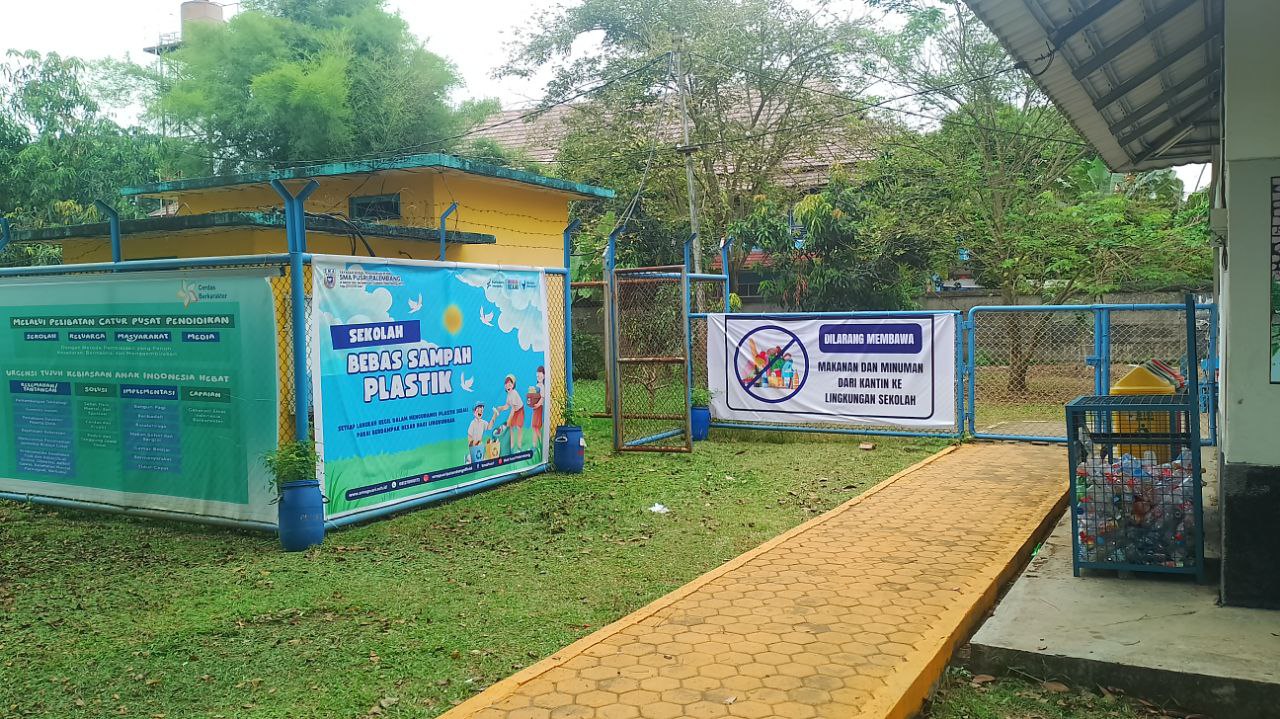 Lingkungan Sekolah Bebas Sampah Plastik